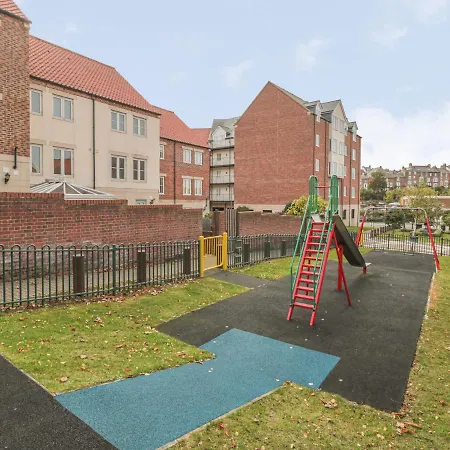 Haven House * 휫비