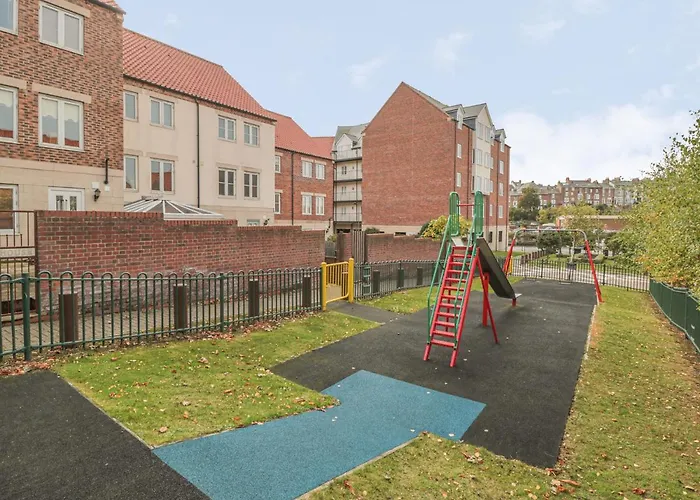 Haven House * 휫비