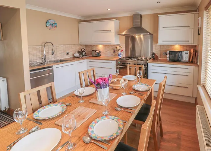 Haven House * 휫비